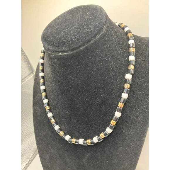 LA Gem Gold, Black & White Beaded 18.5 Inch Necklace! - Picture 2 of 7